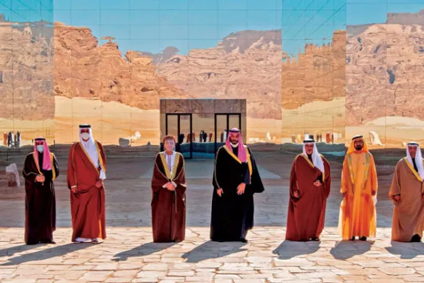 قادة ورؤساء وفود دول الخليج في صورة تذكارية قبل انطلاق قمة العلا يناير 2021 (واس)