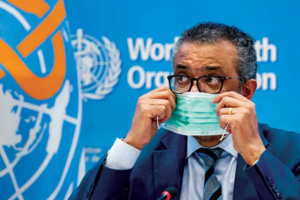 المدير العام لمنظمة الصحة العالمية يستعد لمخاطبة الصحافيين في جنيف 20 ديسمبر 2021 (أ.ب)