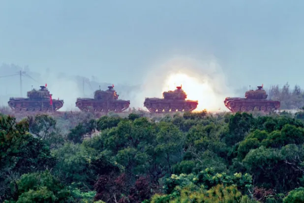 «تخبط» إدارة بايدن يعيد رسم الخطوط السياسية العالمية