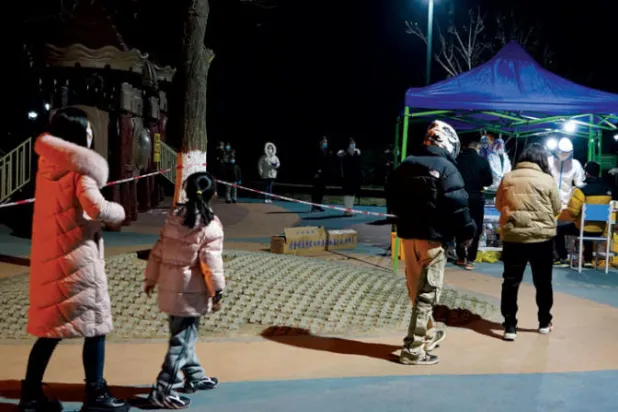 الصين تسجل أعلى إصابات بـ«كورونا» منذ 4 أشهر