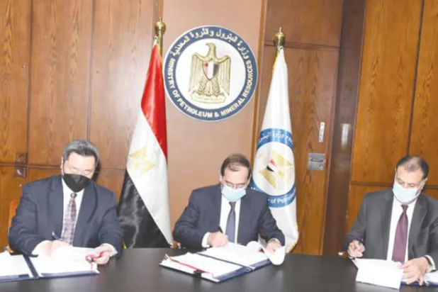 «أباتشي» الأميركية لضخ 3.5 مليار دولار في الصحراء الغربية بمصر