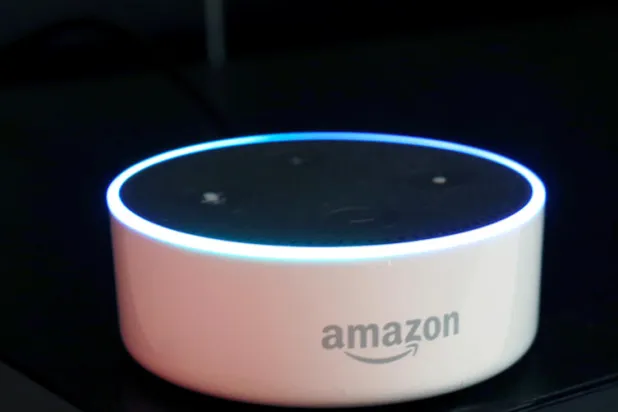 «أليكسا» يطلب من طفلة وضع عملة معدنية عند مقبس الكهرباء