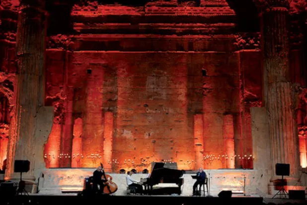 من حفل معهد العالم العربي لدعم مهرجان بعلبك