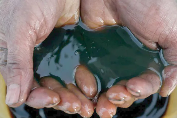 السلع الأولية تشتعل في عام التقلبات