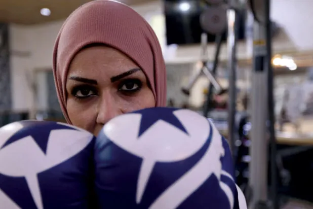 عراقية تتحدى الأعراف بالألعاب القتالية