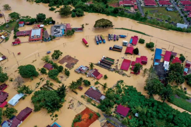 فيضانات ماليزيا تطرد آلافاً من منازلهم