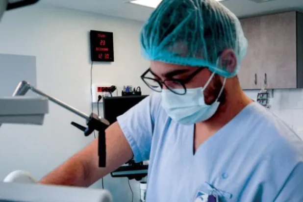 اومیکرون سائنسدانوں نے وبائی مرض کو ایک مقامی وبا میں تبدیل کردیا ہے