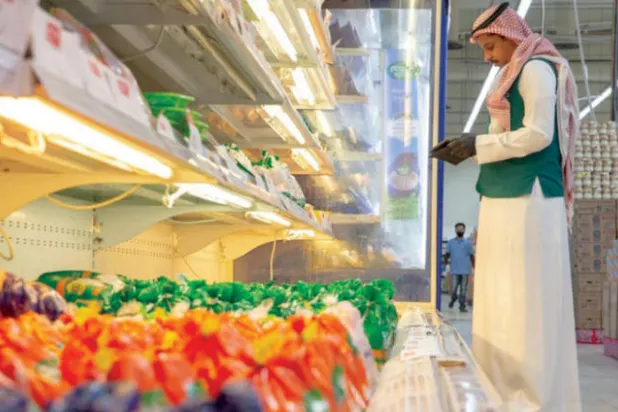 السعودية تطارد 73 نمطاً من التستر التجاري