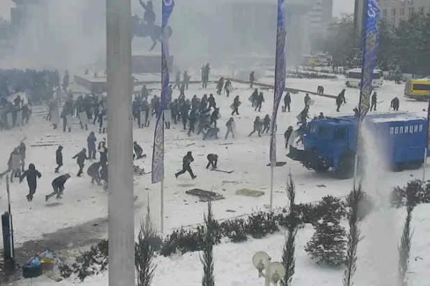 واشنطن وبروكسل تدعوان إلى حل سلمي في كازاخستان