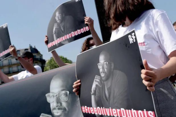 عائلة الرهينة الفرنسي الوحيد في العالم تدين «صمتاً لا يمكن احتماله» بشأنه