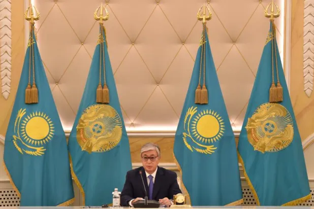 رئيس كازاخستان يرفض أي مفاوضات ويعد «بالقضاء» على «المجرمين المسلحين»