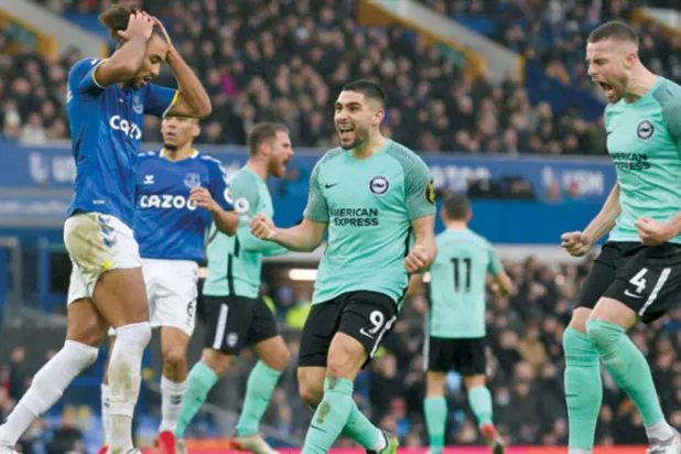 الأداء السيئ من جانب إيفرتون أسفر عن الهزيمة أمام برايتون (أ.ف.ب)