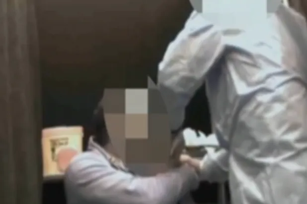 تزوير تطعيم «كورونا»... اعتقال ممرض لحقنه أشخاصاً بإبر فارغة مقابل المال