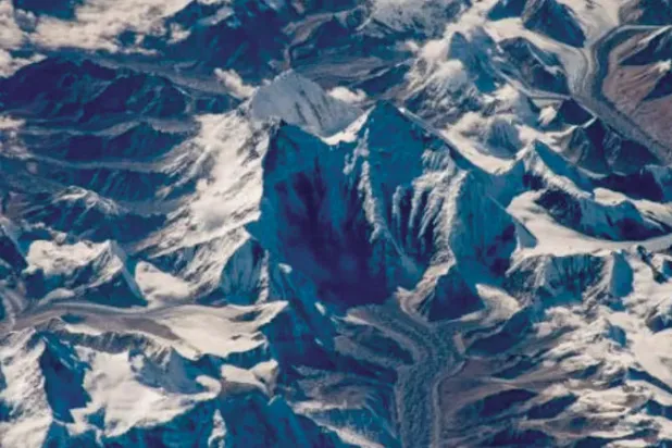 اكتشاف مذهل لجبل إيفرست من الفضاء