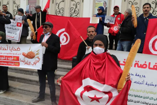 تونس: أحزاب تتحدى منع السلطات التجمعات للاحتفال بـ«عيد الثورة»