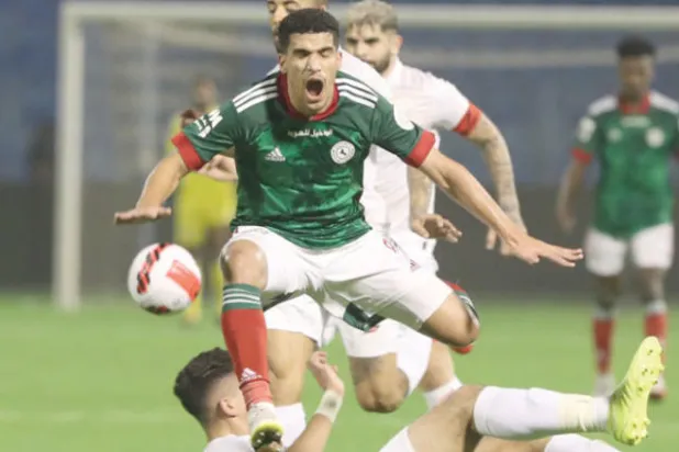 من مباراة الاتفاق والشباب أمس (تصوير: عيسى الدبيسي)