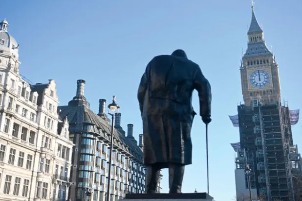 اقتصاد بريطانيا يخرج «مؤقتاً} من {قمقم كورونا»