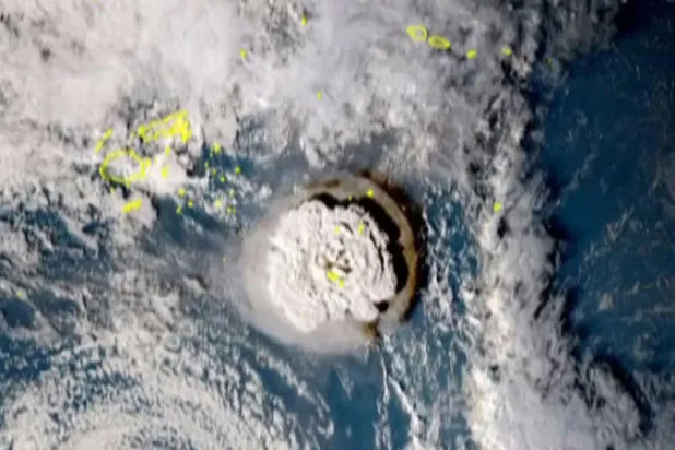 تحذير من «تسونامي» في دول المحيط الهادي بعد ثورة بركان تحت الماء