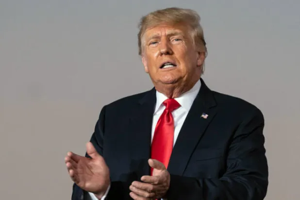 ترمب يتمسك أثناء تجمع انتخابي بنظرية تزوير انتخابات 2020