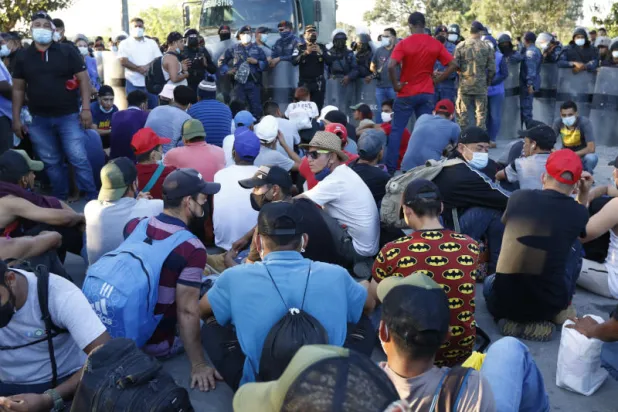 غواتيمالا تمنع مهاجرين من عبور أراضيها في طريقهم لأميركا
