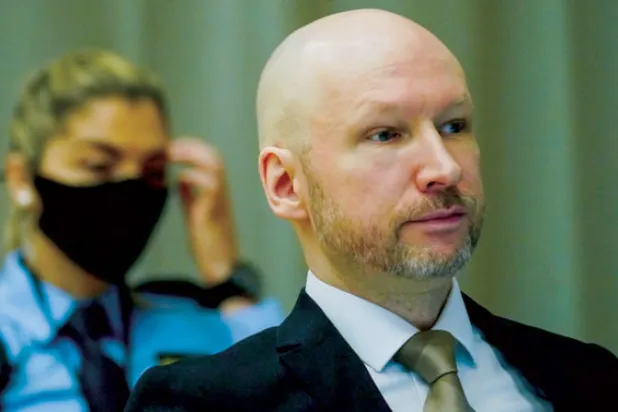 محكمة نرويجية تدرس طلب الإفراج المبكر عن متطرف يميني قتل 77 شخصاً