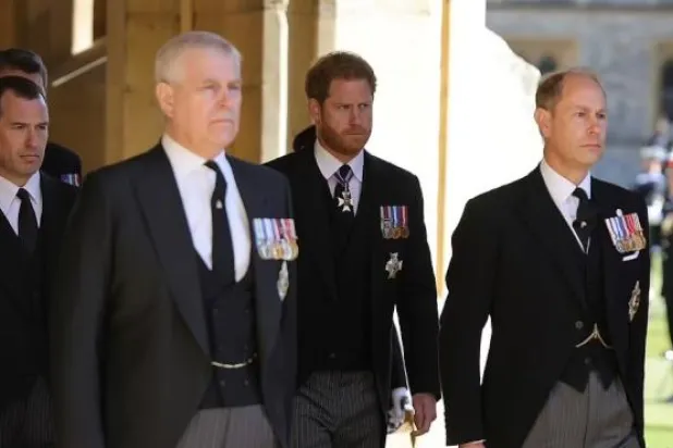 تقرير: مساعٍ لتجريد الأميرين أندرو وهاري من دوريهما كمستشارَين للدولة