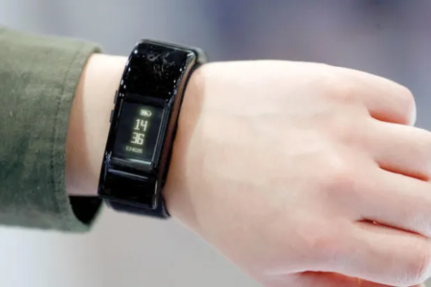 سوار ذكي لقياس ضغط الدم وتحديد السكتات الدماغية