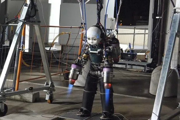 «الرجل الحديدي»... روبوت يساعد بعمليات البحث والإنقاذ بعد الكوارث