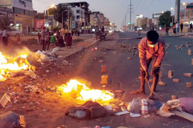 عصيان جزئي في السودان... و{لجان المقاومة» تسد طرقات الخرطوم