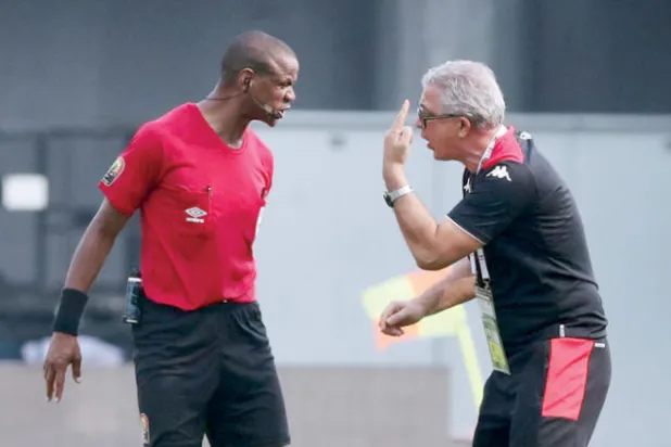 عندما تكون قوانين كرة القدم غير مرنة يصعب استيعاب وقبول أخطاء الحكام