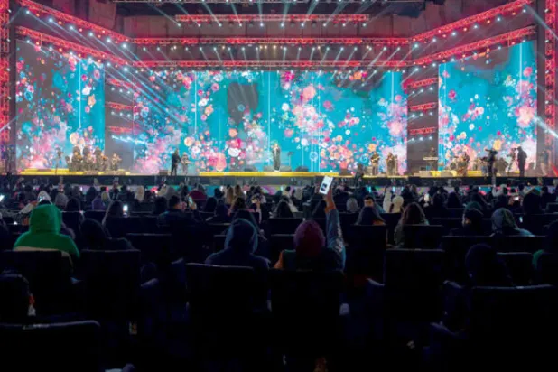 جانب من الأمسية الغنائية على مسرح أبو بكر سالم في الرياض