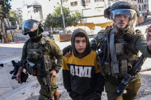 50 ألف مُصل في الأقصى رغم حواجز الاحتلال