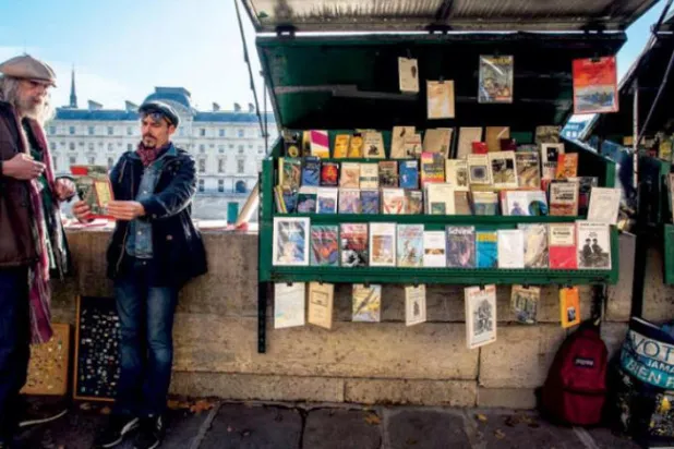 Paris'te Seine Nehri kıyısındaki kitapçılar krizle karşı karşıya