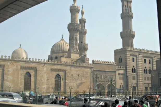 جامع الأزهر أحد أشهر معالم حي الدرب الأحمر (تصوير: عبد الفتاح فرج)