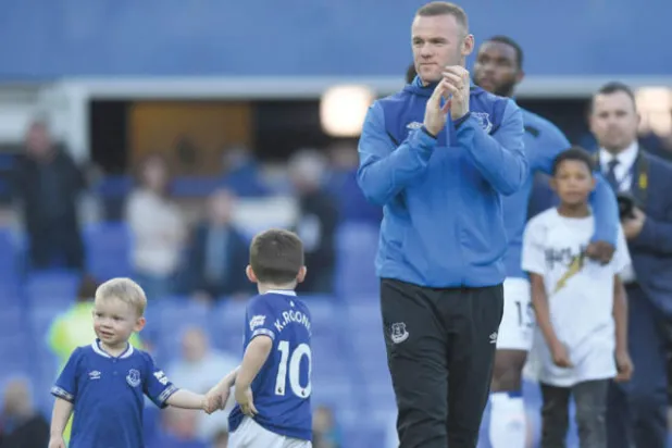 تولي واين روني قيادة إيفرتون غير منطقي... لكنه يبدو مغرياً