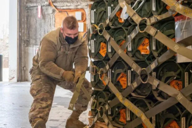 یوکرین کی طرف امریکی ہتھیاروں کی ترسیل ہو چکی ہے