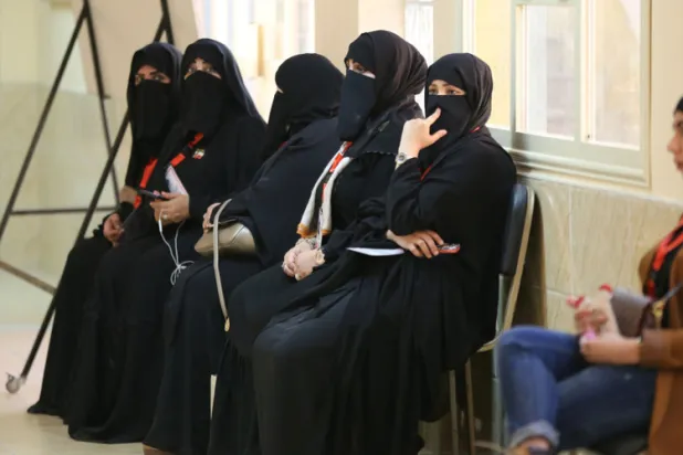 Kuveyt Savunma Bakanı, "kadınların fetva yönetmeliğine göre orduya alınmasını" onayladı