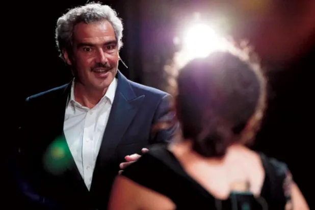 مشهد من مسرحية «آي ميديا» 