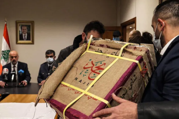 وزير الداخلية اللبناني بسام مولوي يعلن الكشف عن شحنة مخدرات في 25 الشهر الجاري (أ.ف.ب)