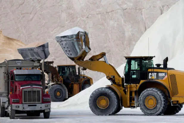 إلغاء آلاف الرحلات الجوية تحسباً لعاصفة شرق الولايات المتحدة