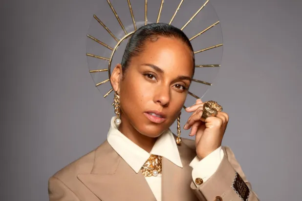 الفنانة العالمية أليشيا كيز تقدم أول حفل لها في «مرايا» بالعلا