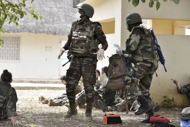 متمردون يقتلون 4 جنود سنغاليين ويحتجزون 7 رهائن في غامبيا