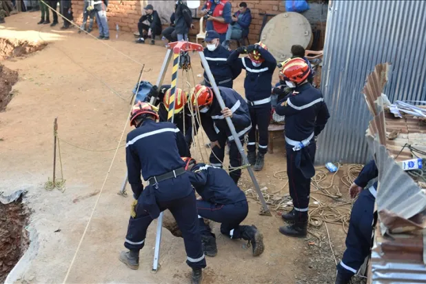 Fas'ta 3 gündür kuyuda mahsur bulunan küçük çocuk için gergin bekleyiş sürüyor