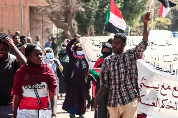 البعثة الأممية في السودان تصطدم بموقفي البرهان و«تجمع المهنيين»