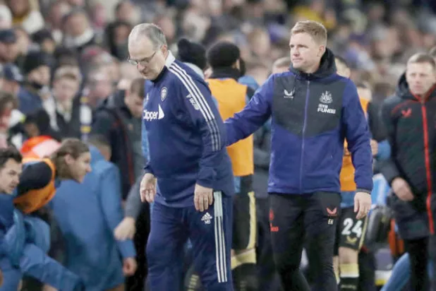 الفوز على ليدز ضاعف من تفاؤل هاو بتجنب الهبوط (رويترز)