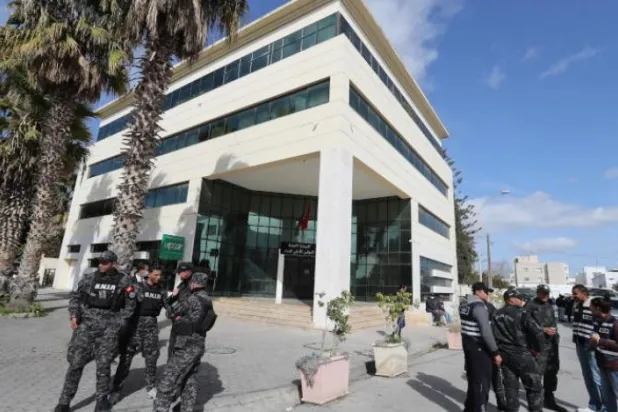 Tunus Yüksek Yargı Konseyi binası emniyet güçlerince kapatıldı