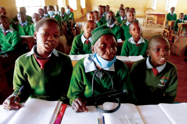 كينية تعود للدراسة في سن الـ98 لـ{تصبح طبيبة}