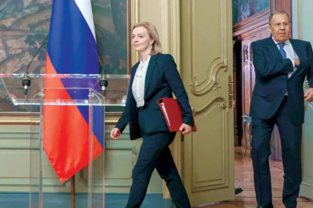 باريس تعتبر المناورات الروسية مؤشراً على «عنف بالغ»