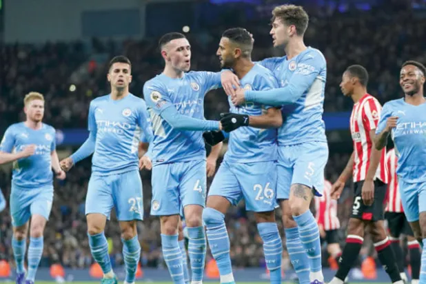 محرز وهدفه في مرمى برينتفورد في رحلة الحفاظ على لقب الدوري الإنجليزي (أ.ب)