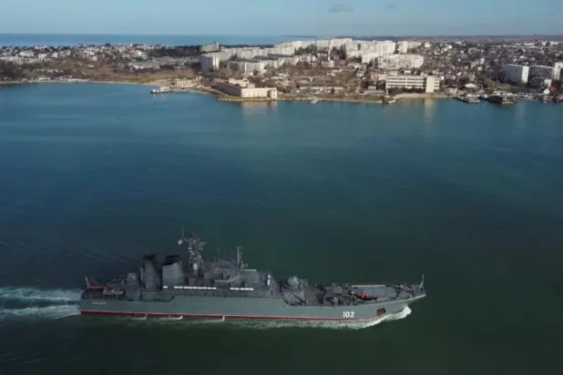 روسيا تطلق مناورات بحرية جديدة وتستنكر «الهستيريا» الأميركية